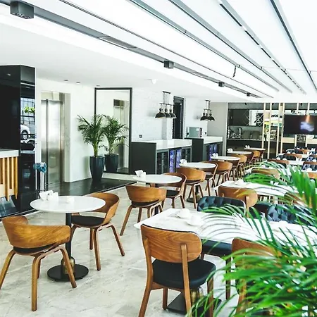 Nox Plus Hotel 酒店 2*
